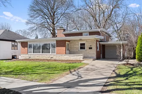 114 N Salem Ave, Arlington Heights, IL 60005