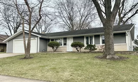 717 Slingerland Dr, Schaumburg, IL 60193