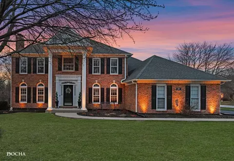 2549 River Woods Dr, Naperville, IL 60565