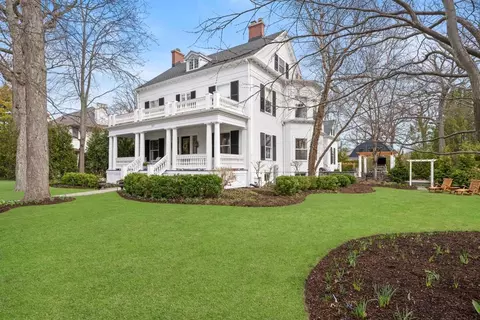 307 Abbotsford Rd, Kenilworth, IL 60043