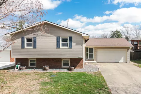 Exterior - 1305 Nicki Dr, Bloomington, IL 61704 photo 2 of 13