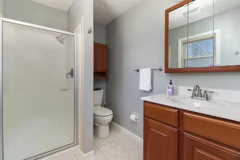 Bath - 1305 Nicki Dr, Bloomington, IL 61704 photo 2 of 3