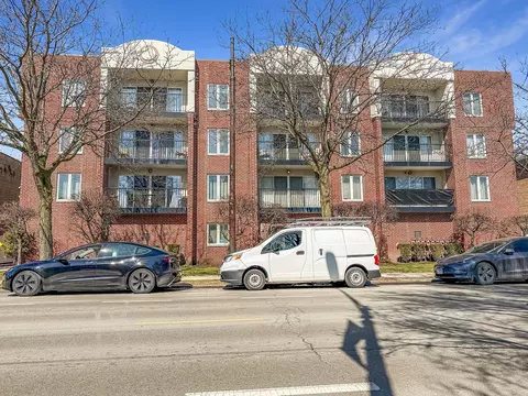 5840 W Lawrence Ave #301, Chicago, IL 60630