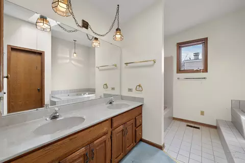2176 Jordan Ln, Elgin, IL 60123 photo 7