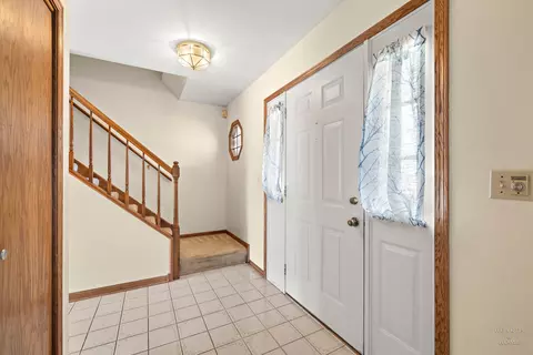 2176 Jordan Ln, Elgin, IL 60123 photo 11