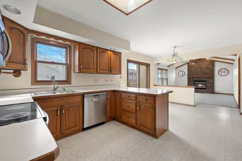 2176 Jordan Ln, Elgin, IL 60123 photo 18