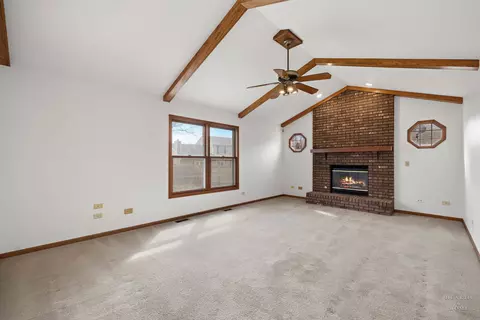 2176 Jordan Ln, Elgin, IL 60123 photo 2