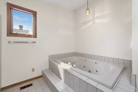 2176 Jordan Ln, Elgin, IL 60123 photo 8
