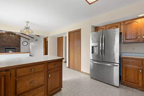 2176 Jordan Ln, Elgin, IL 60123 photo 5