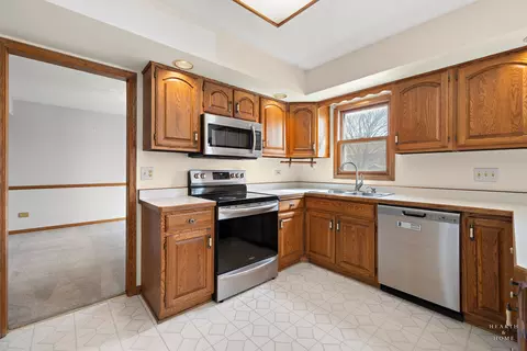 2176 Jordan Ln, Elgin, IL 60123 photo 4
