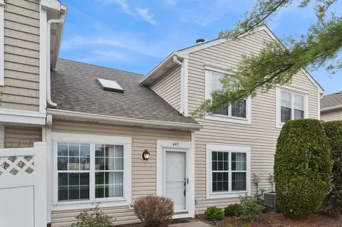 445 Le Parc Cir, Buffalo Grove, IL 60089