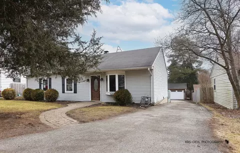 315 Oakwood Dr, Antioch, IL 60002