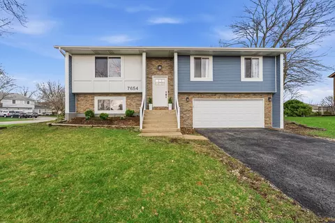 7654 W Moorefield Dr, Frankfort, IL 60423