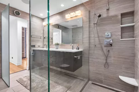 Bath - 623 Echo Ln, Glenview, IL 60025 photo 1 of 4