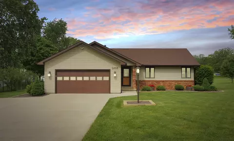 305 N Jefferson St, Mahomet, IL 61853
