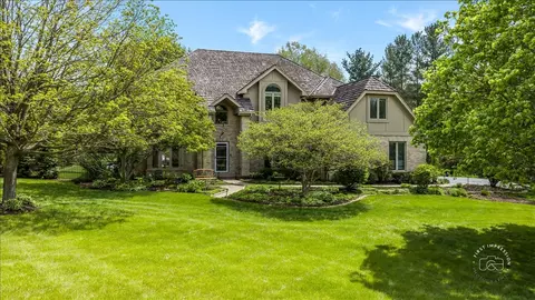 4 N589 High Meadow Rd, Saint Charles, IL 60175