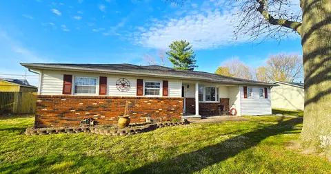 614 E Superior St, Irvington, IL 62848