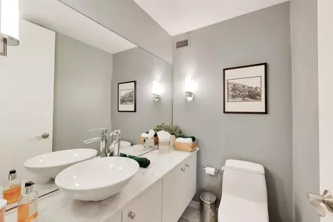 Bath - 360 E Randolph St #702, Chicago, IL 60601 photo 2 of 3