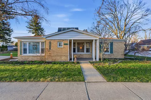 1010 W Elm St, Arlington Heights, IL 60004