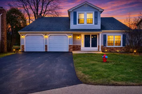651 White Ct, Gurnee, IL 60031