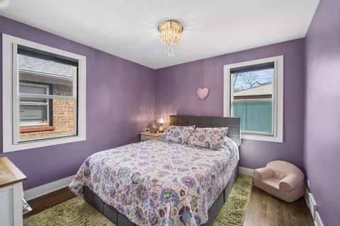 Bedroom - 933 Mcdaniel Ave, Evanston, IL 60202 photo 2 of 2