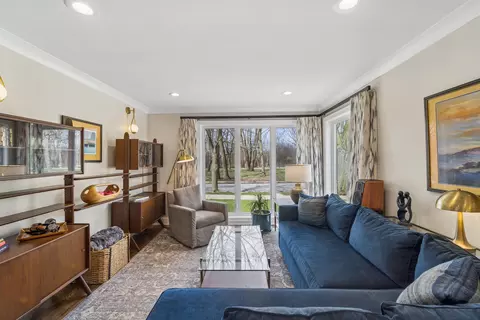 Living - 933 Mcdaniel Ave, Evanston, IL 60202 photo 3 of 3
