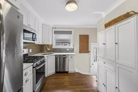 Kitchen - 933 Mcdaniel Ave, Evanston, IL 60202 photo 1 of 2