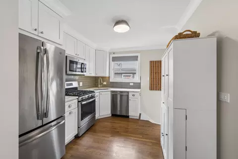 Kitchen - 933 Mcdaniel Ave, Evanston, IL 60202 photo 2 of 2