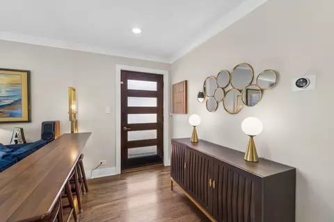 Entry Way - 933 Mcdaniel Ave, Evanston, IL 60202 photo 1 of 2