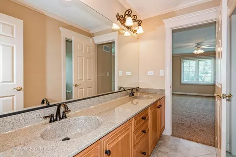 Bath - 1803 Rizzi Ln, Bartlett, IL 60103 photo 5 of 6