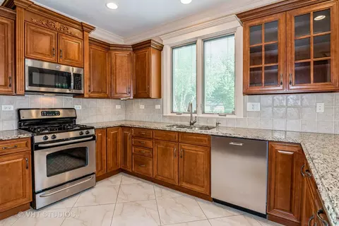 Kitchen - 1803 Rizzi Ln, Bartlett, IL 60103 photo 2 of 3