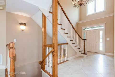 Entry Way - 1803 Rizzi Ln, Bartlett, IL 60103 photo 2 of 3