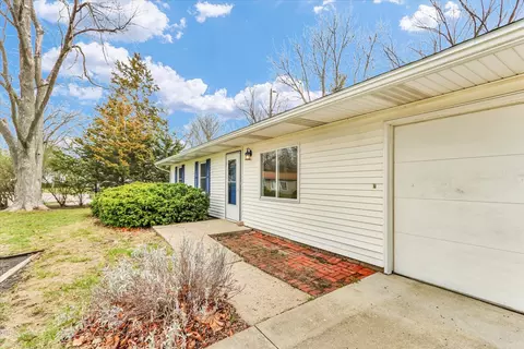 Exterior - 2705 Willowpark Dr, Champaign, IL 61821 photo 4 of 7