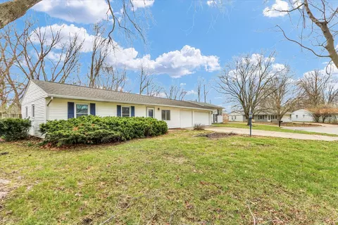 Exterior - 2705 Willowpark Dr, Champaign, IL 61821 photo 3 of 7