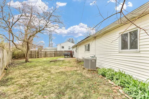 Exterior - 2705 Willowpark Dr, Champaign, IL 61821 photo 5 of 7