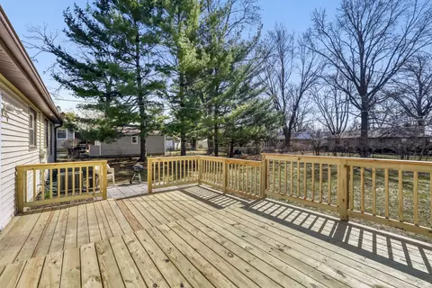 Exterior - 3 Sunset Ln, Algonquin, IL 60102 photo 5 of 6