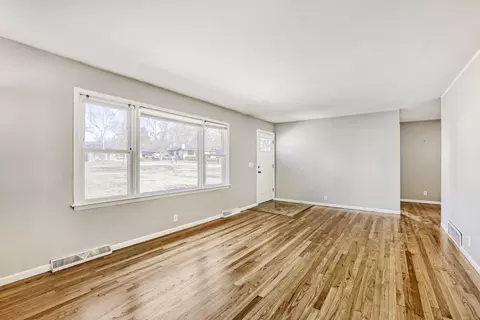 Living - 3 Sunset Ln, Algonquin, IL 60102 photo 1 of 1