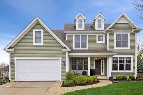 829 Avon Ct, Glen Ellyn, IL 60137