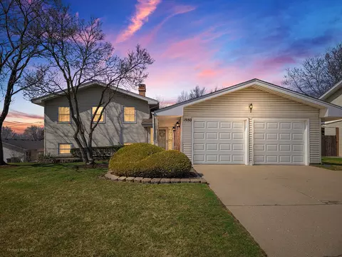 1980 Chippendale Rd, Hoffman Estates, IL 60169