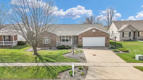 609 Pheasant Run Rd, Tuscola, IL 61953