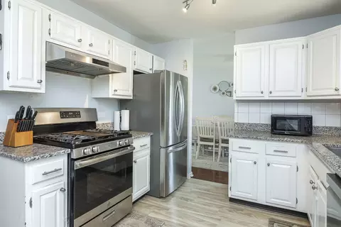 Kitchen - 812 W Appletree Ln, Bartlett, IL 60103 photo 1 of 3