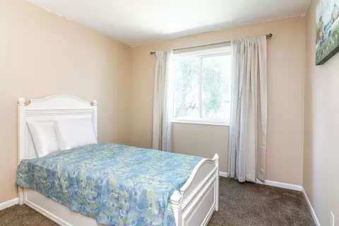 Bedroom - 812 W Appletree Ln, Bartlett, IL 60103 photo 4 of 4