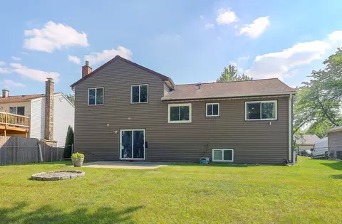 Exterior - 812 W Appletree Ln, Bartlett, IL 60103 photo 4 of 4
