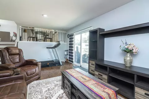 Living - 812 W Appletree Ln, Bartlett, IL 60103 photo 4 of 4