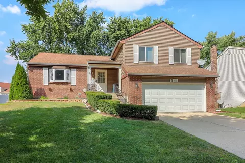 812 W Appletree Ln, Bartlett, IL 60103