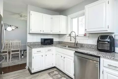 Kitchen - 812 W Appletree Ln, Bartlett, IL 60103 photo 2 of 3