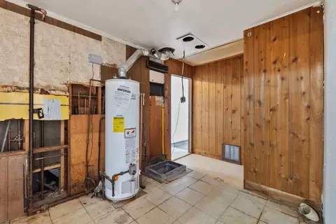 Entry Way - 7911 45th St, Lyons, IL 60534 photo 3 of 3