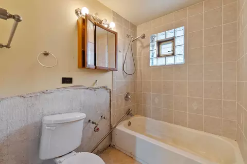Bath - 7911 45th St, Lyons, IL 60534 photo 1 of 1