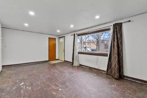 Living - 7911 45th St, Lyons, IL 60534 photo 2 of 3