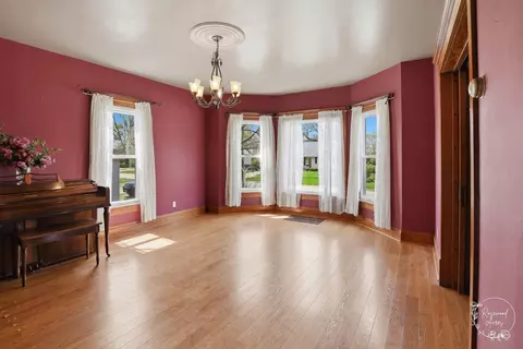 Living - 325 W Chippewa St, Dwight, IL 60420 photo 2 of 3
